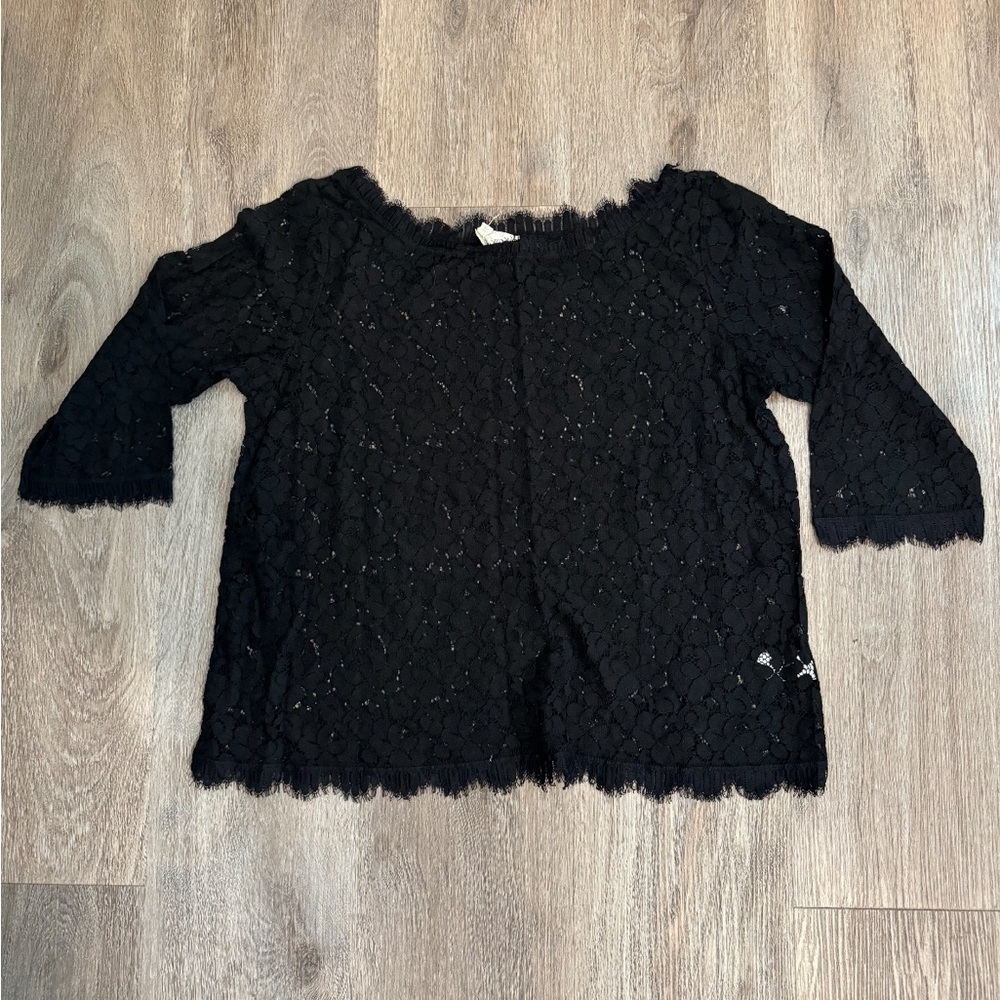 Black lace 3/4 sleeve top sz M